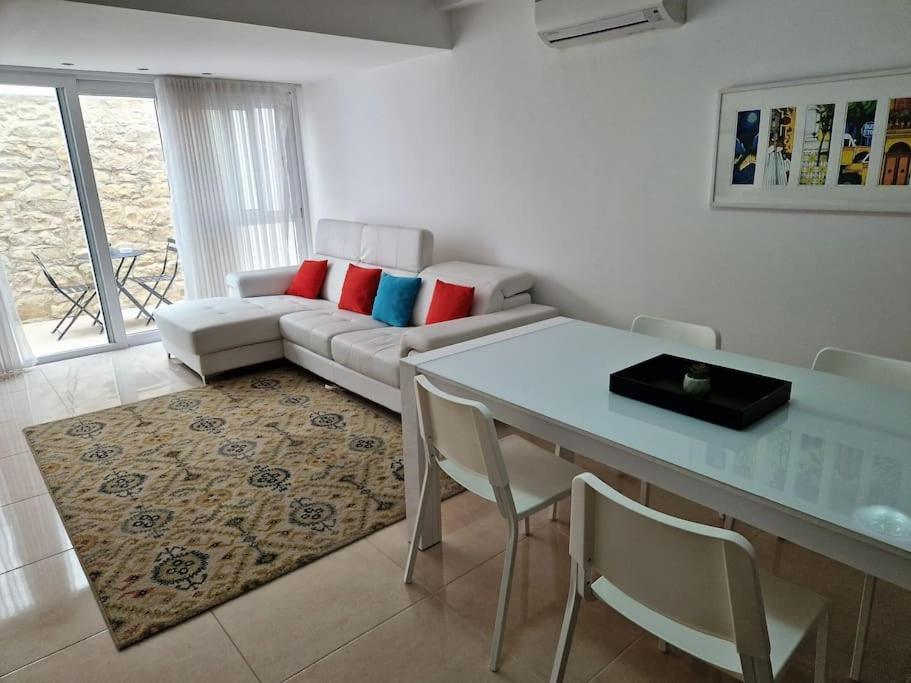 The Caves Cosy Apartment 1 Saint Julian's ภายนอก รูปภาพ